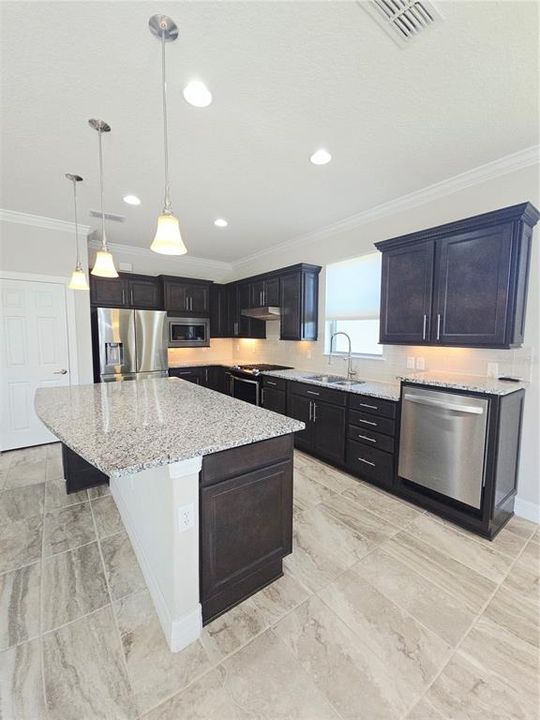 For Rent: $2,350 (2 beds, 2 baths, 1702 Square Feet)