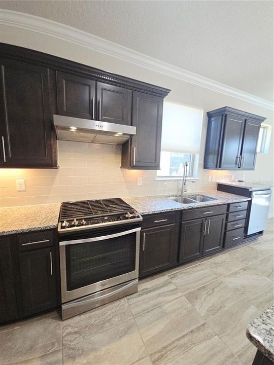 For Rent: $2,350 (2 beds, 2 baths, 1702 Square Feet)