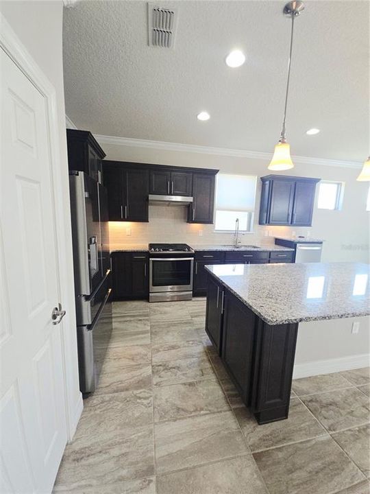 For Rent: $2,350 (2 beds, 2 baths, 1702 Square Feet)