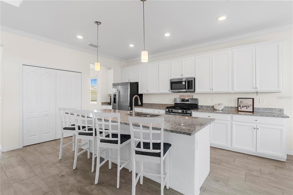 На продажу: $665,000 (5 спален, 4 ванн, 3283 Квадратных фут)