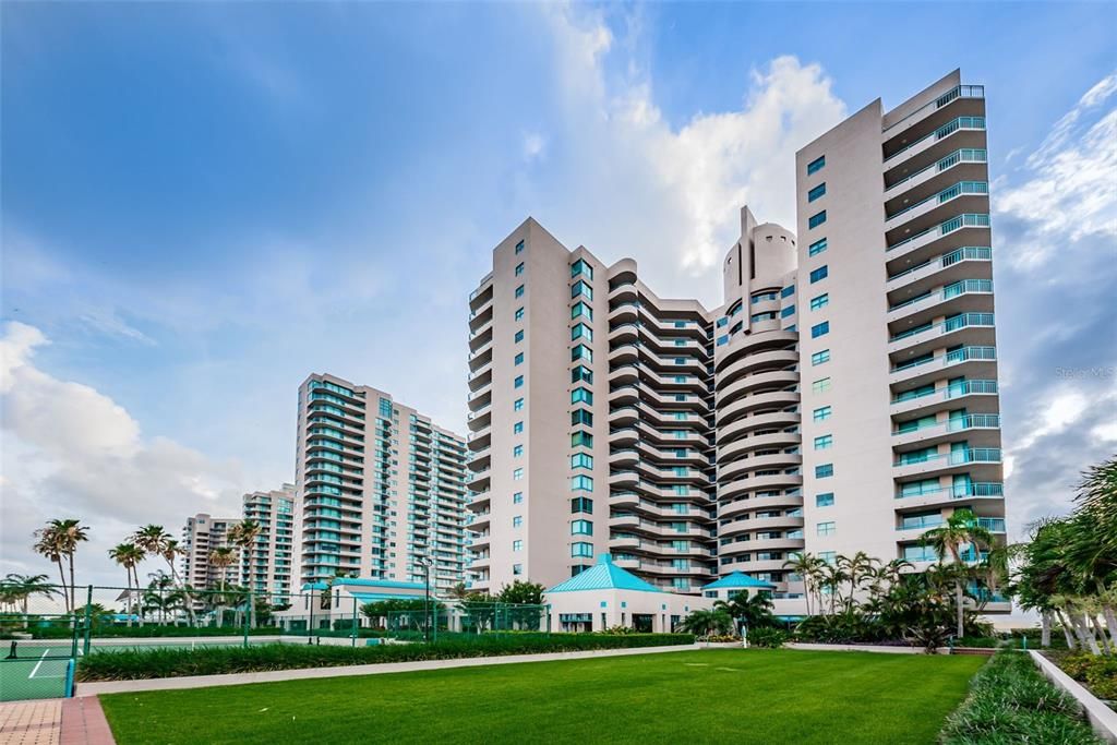 待售: $1,850,000 (3 贝兹, 2 浴室, 1942 平方英尺)