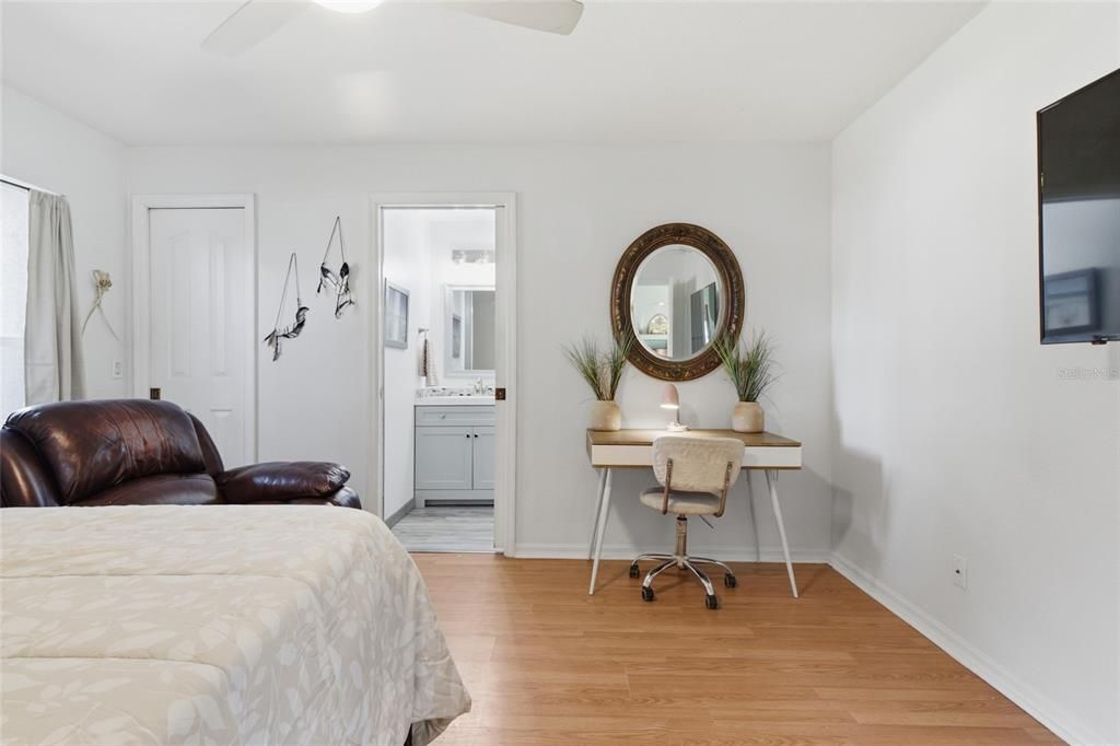 Под контрактом: $249,900 (3 спален, 2 ванн, 1217 Квадратных фут)