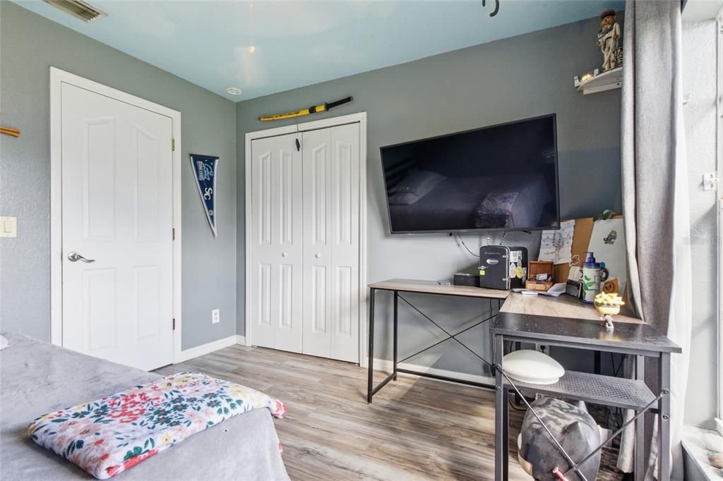 Под контрактом: $249,900 (3 спален, 2 ванн, 1217 Квадратных фут)