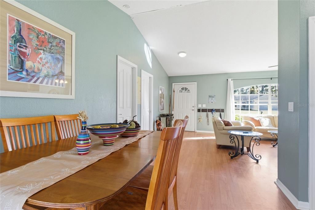 Под контрактом: $249,900 (3 спален, 2 ванн, 1217 Квадратных фут)