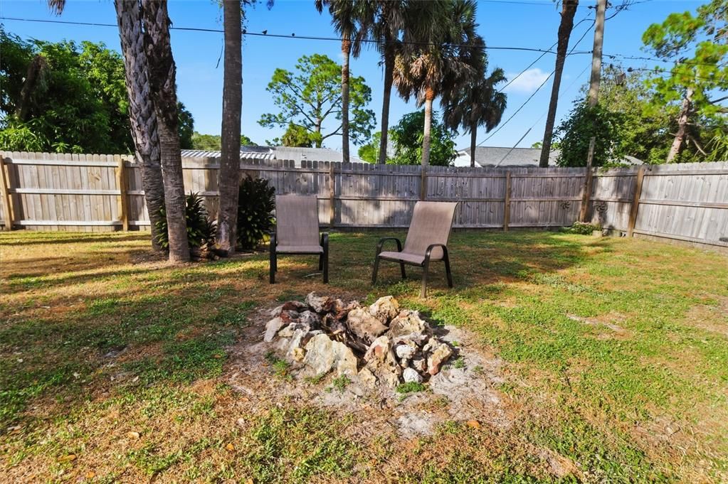 Под контрактом: $249,900 (3 спален, 2 ванн, 1217 Квадратных фут)