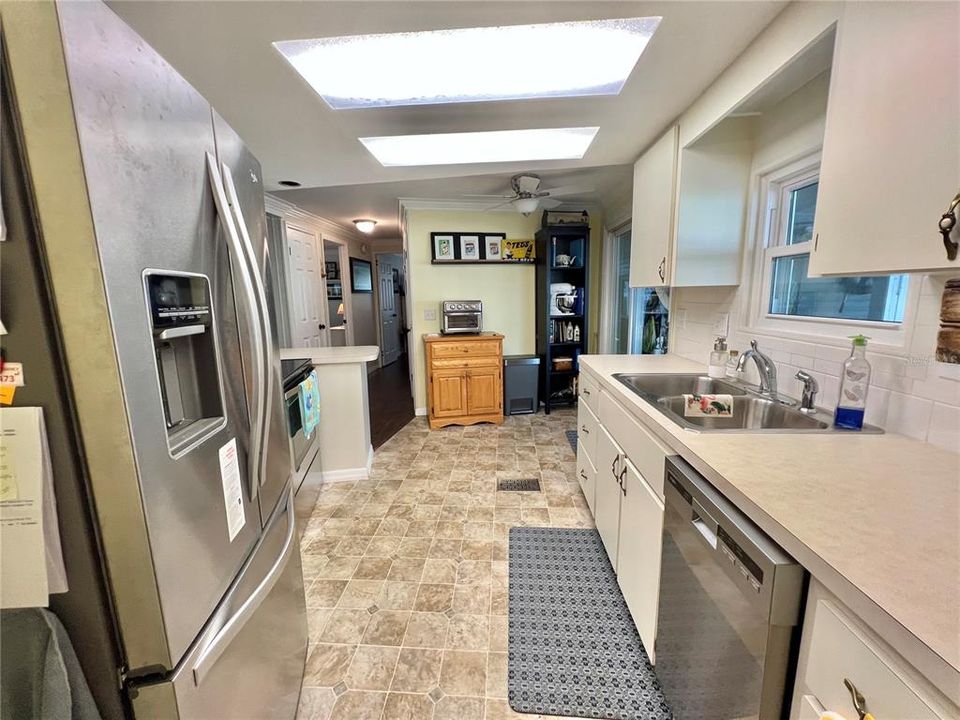 待售: $149,000 (2 贝兹, 2 浴室, 1312 平方英尺)