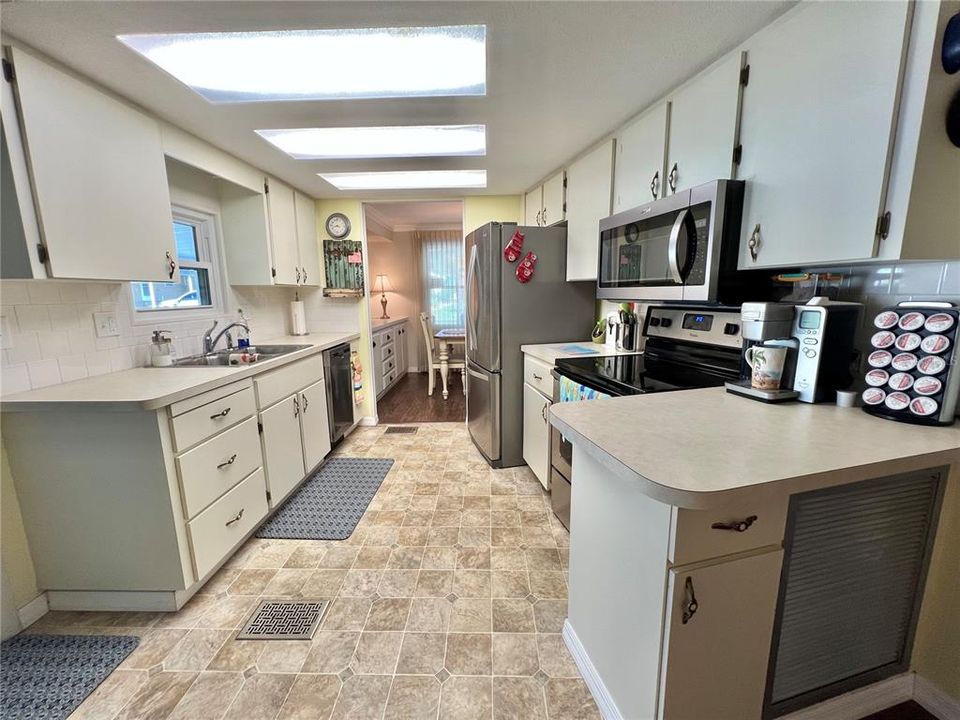 待售: $149,000 (2 贝兹, 2 浴室, 1312 平方英尺)