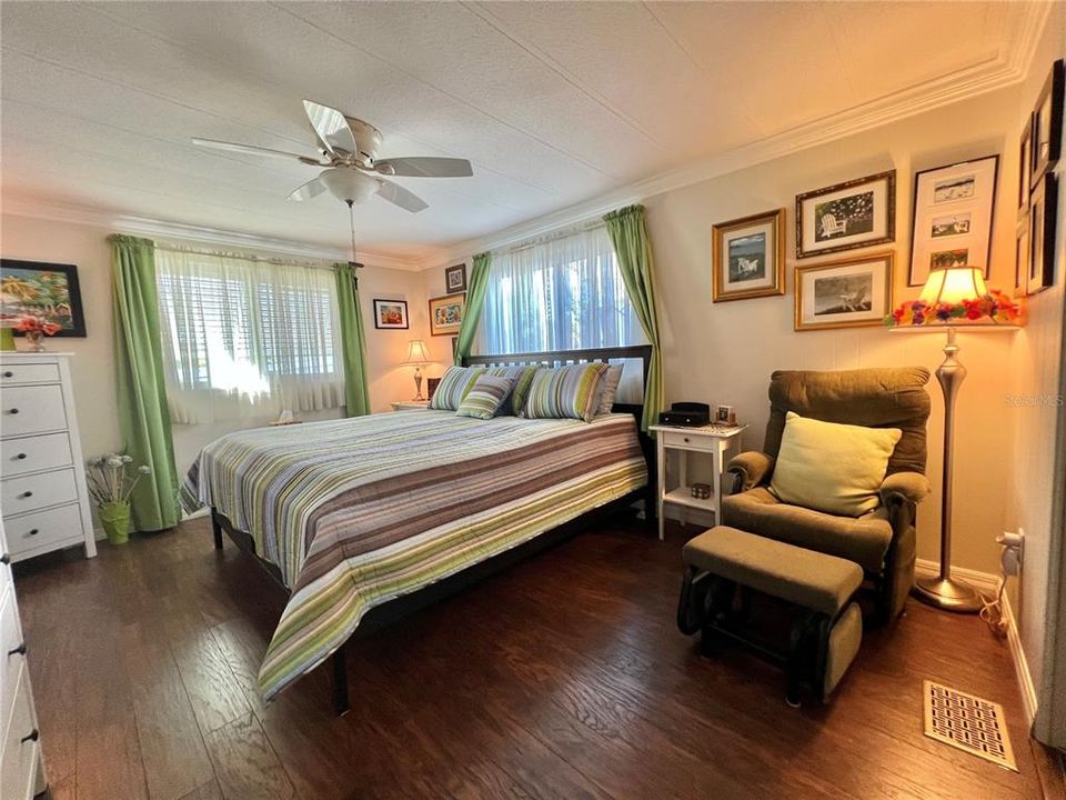 待售: $149,000 (2 贝兹, 2 浴室, 1312 平方英尺)