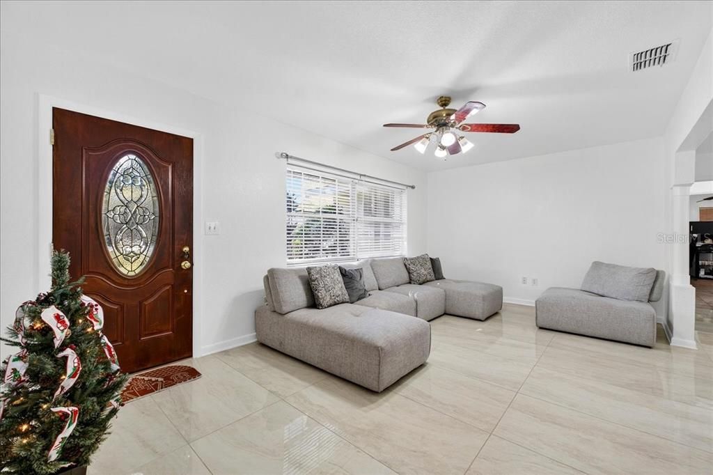 待售: $350,000 (3 贝兹, 2 浴室, 1950 平方英尺)