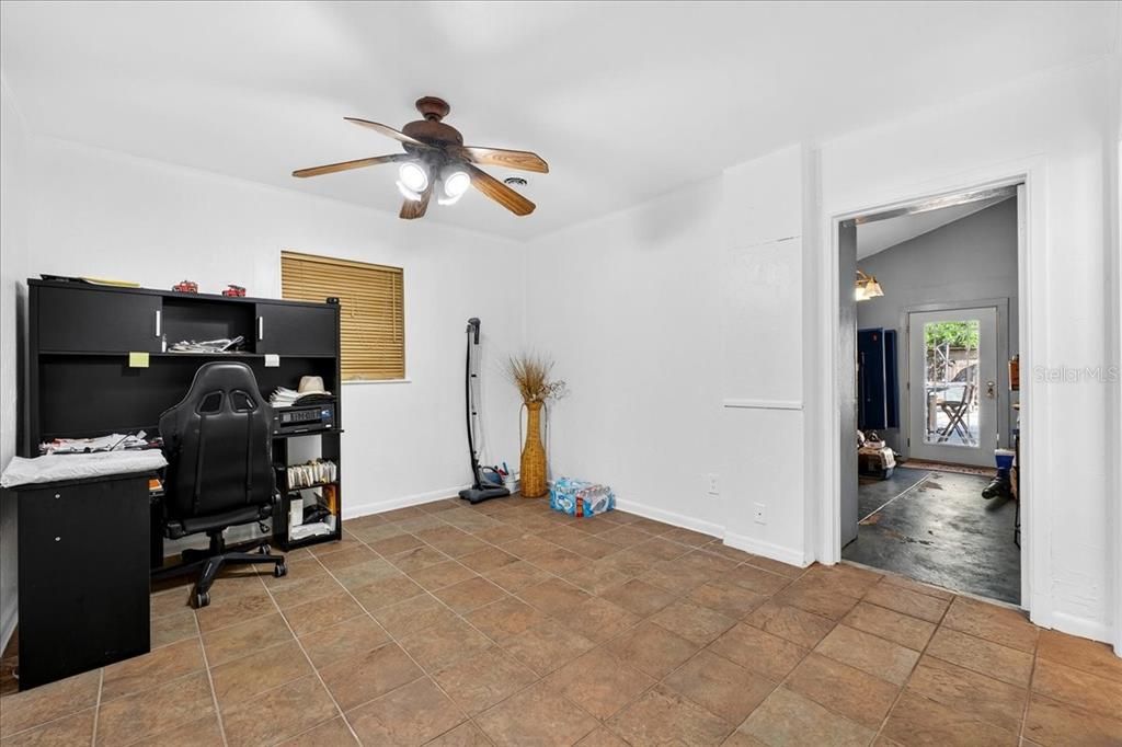 待售: $350,000 (3 贝兹, 2 浴室, 1950 平方英尺)