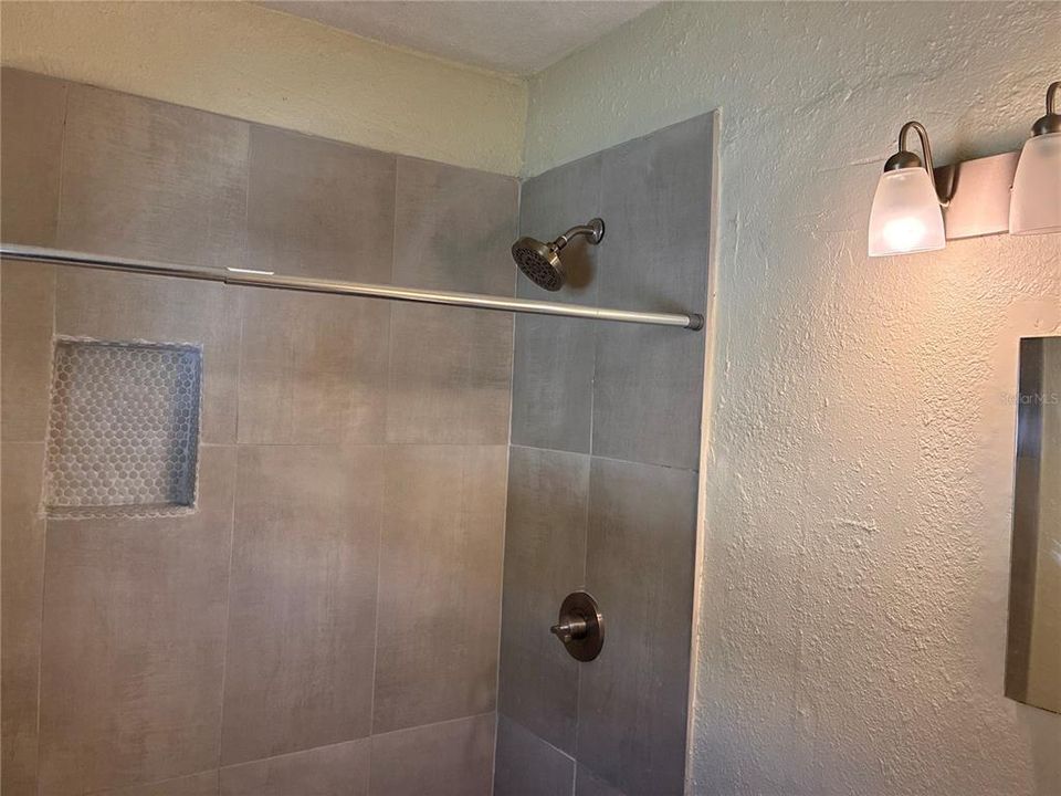 出租: $1,150 (1 贝兹, 1 浴室, 528 平方英尺)