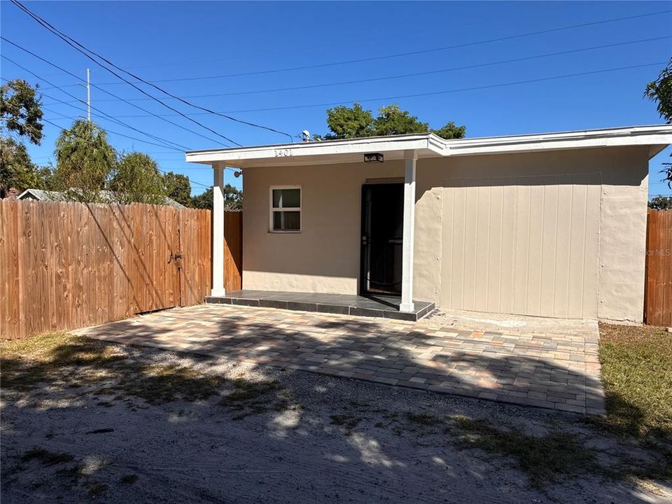 出租: $1,150 (1 贝兹, 1 浴室, 528 平方英尺)