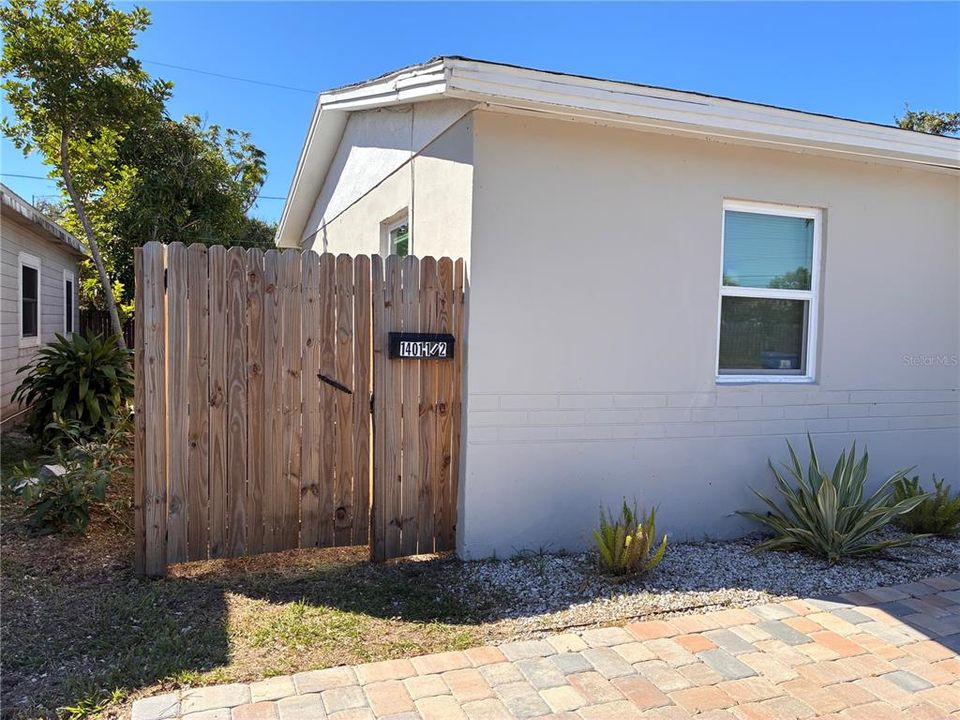 出租: $1,150 (1 贝兹, 1 浴室, 528 平方英尺)