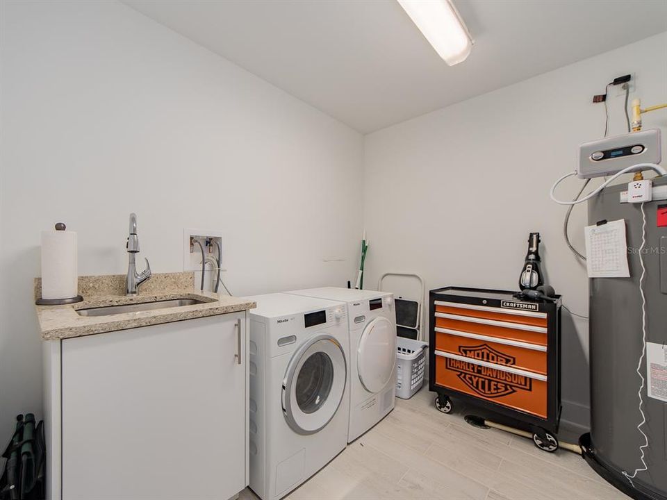 待售: $2,999,000 (3 贝兹, 3 浴室, 2817 平方英尺)