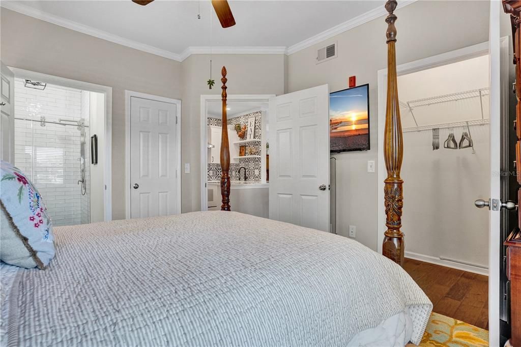 Active With Contract: $175,000 (1 beds, 1 baths, 750 Square Feet)