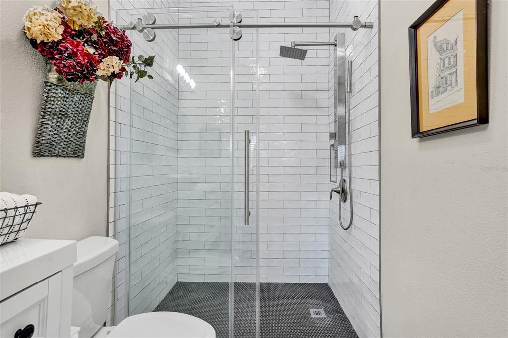 Active With Contract: $175,000 (1 beds, 1 baths, 750 Square Feet)