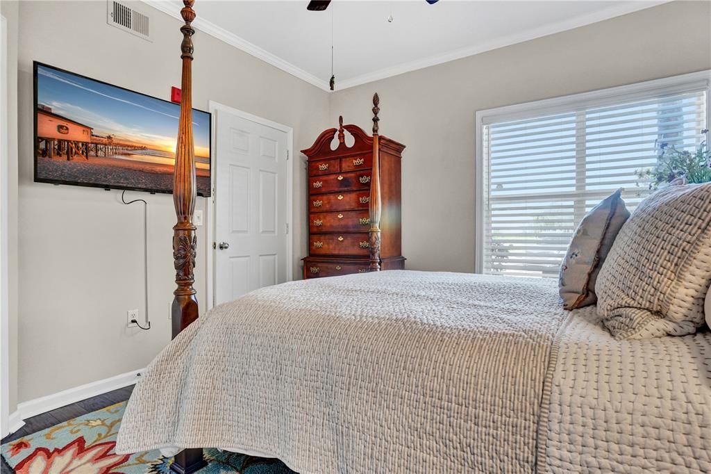 Active With Contract: $175,000 (1 beds, 1 baths, 750 Square Feet)