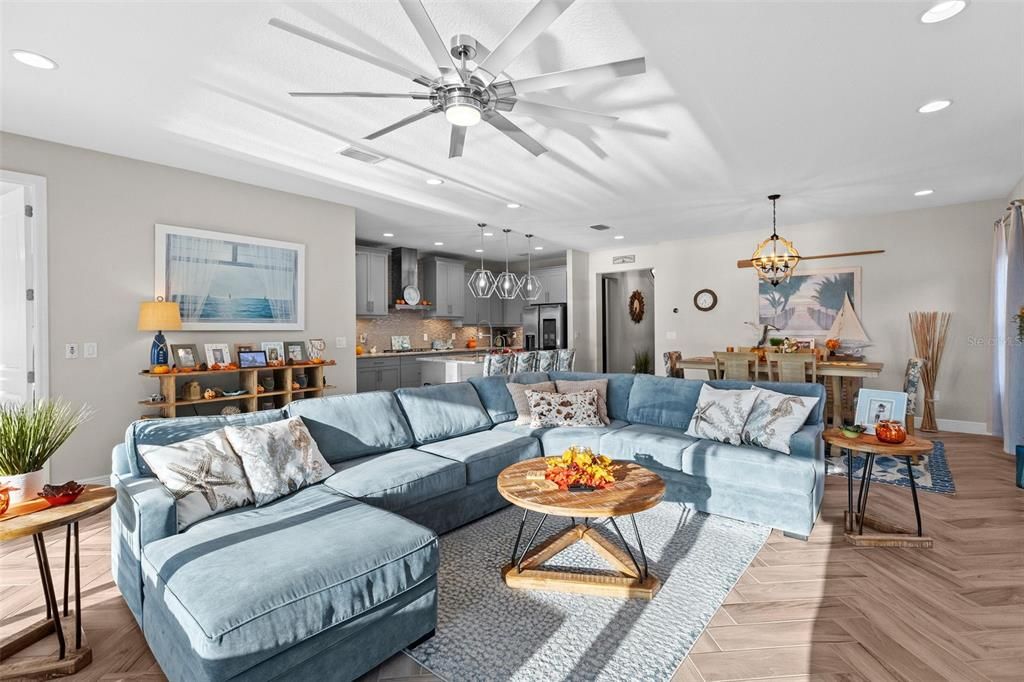 For Sale: $675,000 (3 beds, 3 baths, 2086 Square Feet)