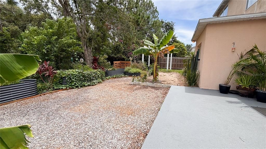 For Rent: $2,650 (4 beds, 2 baths, 2806 Square Feet)