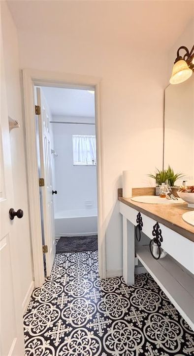 For Rent: $2,650 (4 beds, 2 baths, 2806 Square Feet)