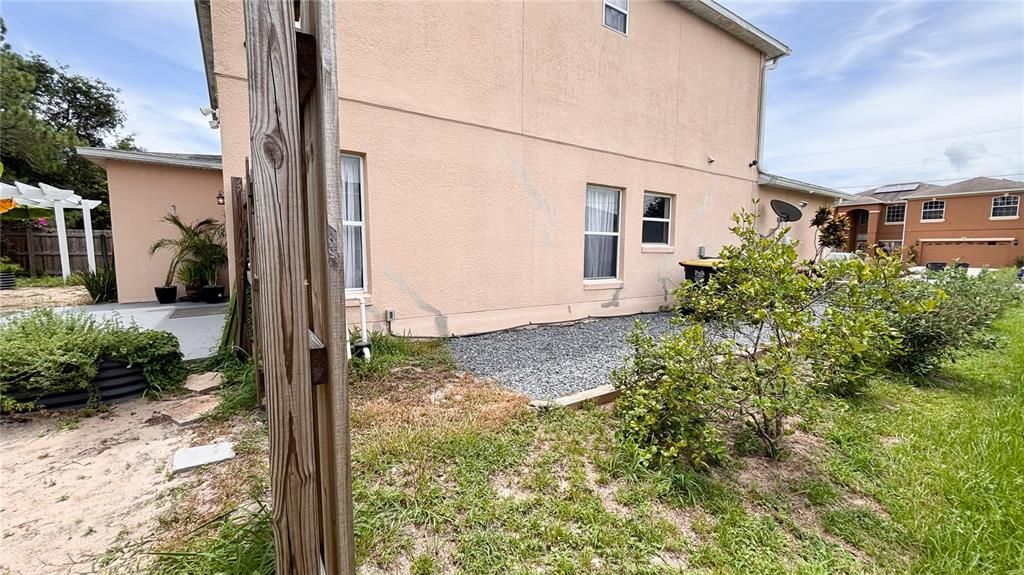 For Rent: $2,650 (4 beds, 2 baths, 2806 Square Feet)