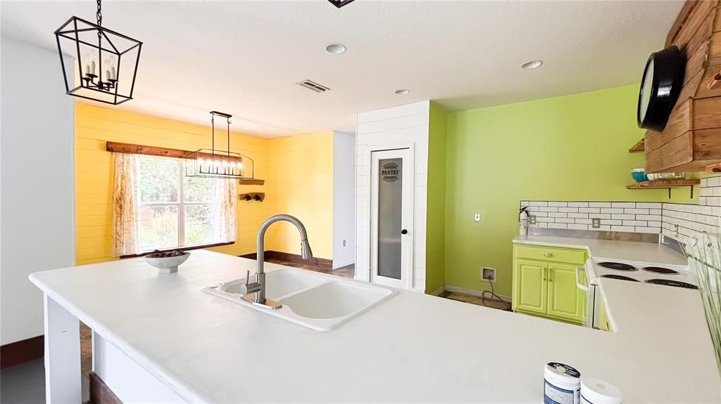 For Rent: $2,650 (4 beds, 2 baths, 2806 Square Feet)