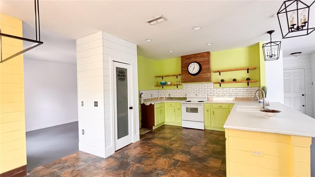 For Rent: $2,650 (4 beds, 2 baths, 2806 Square Feet)