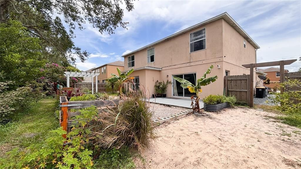 For Rent: $2,650 (4 beds, 2 baths, 2806 Square Feet)