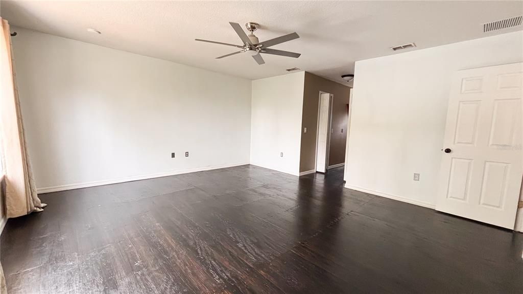 For Rent: $2,650 (4 beds, 2 baths, 2806 Square Feet)