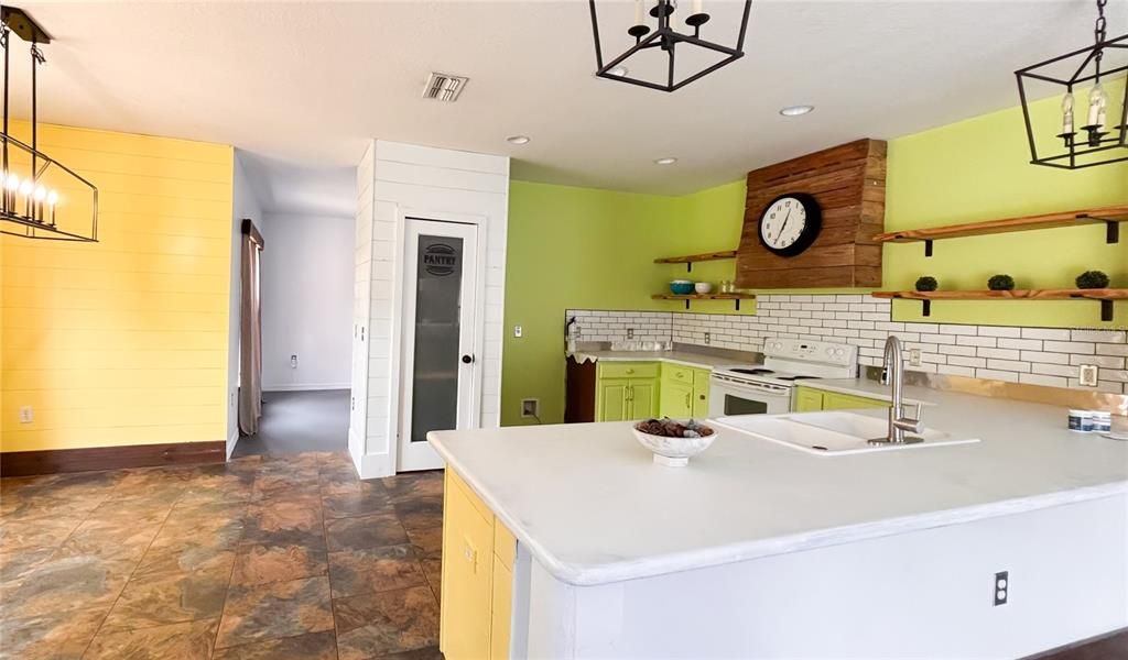 For Rent: $2,650 (4 beds, 2 baths, 2806 Square Feet)