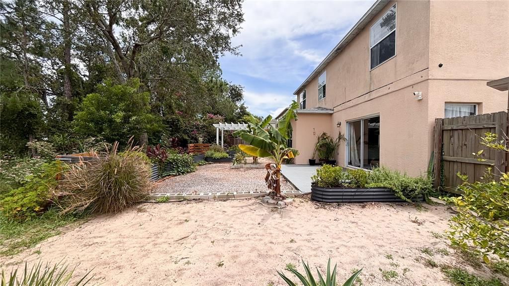 For Rent: $2,650 (4 beds, 2 baths, 2806 Square Feet)