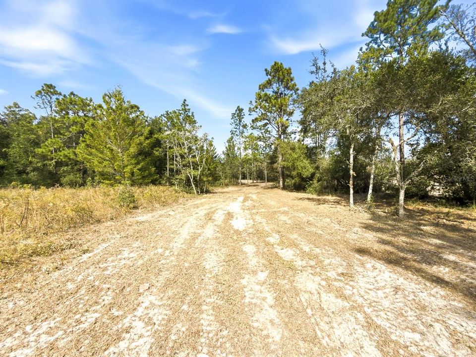 Под контрактом: $690,000 (39.50 acres)