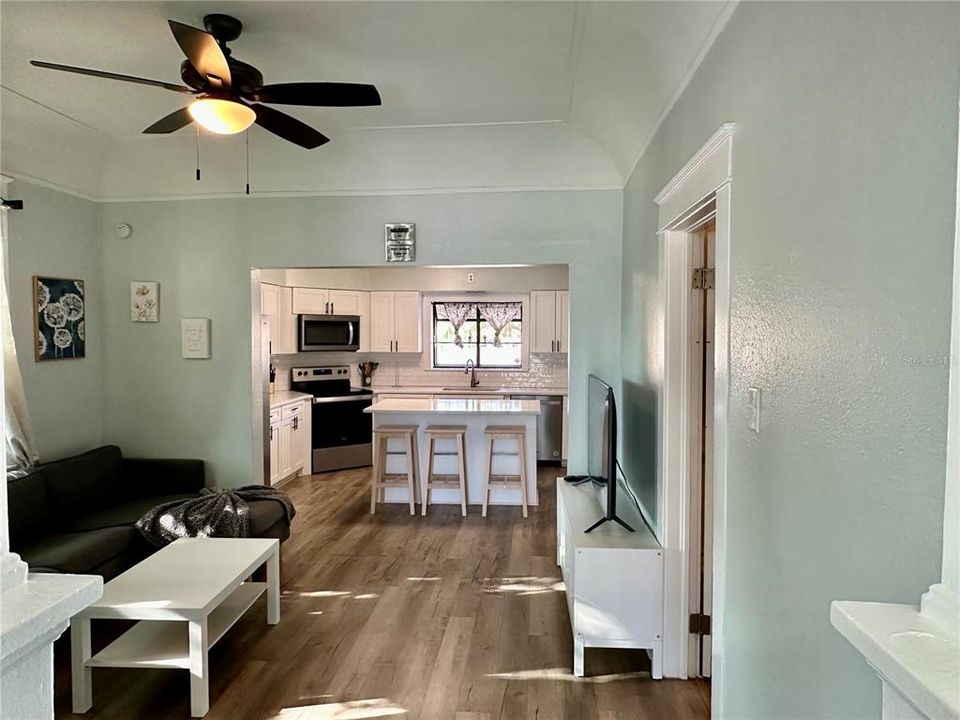 For Rent: $2,900 (3 beds, 2 baths, 1108 Square Feet)