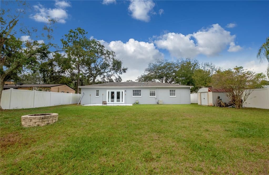 合同活跃: $335,000 (2 贝兹, 1 浴室, 1118 平方英尺)