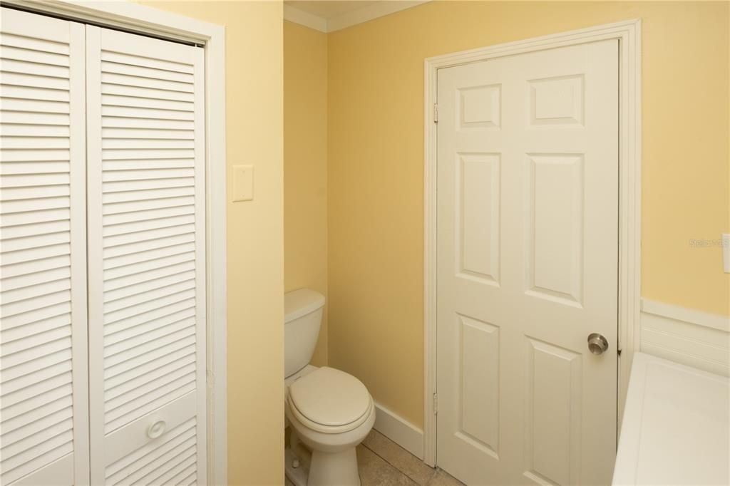 合同活跃: $335,000 (2 贝兹, 1 浴室, 1118 平方英尺)