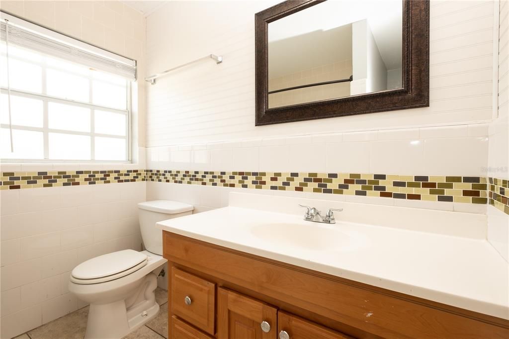 合同活跃: $335,000 (2 贝兹, 1 浴室, 1118 平方英尺)