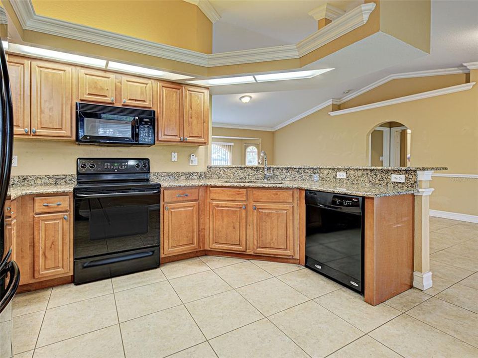 Active With Contract: $290,000 (3 beds, 2 baths, 1633 Square Feet)