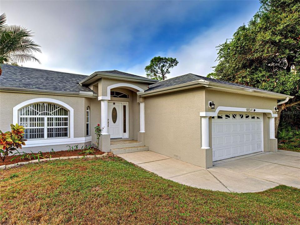 Active With Contract: $290,000 (3 beds, 2 baths, 1633 Square Feet)