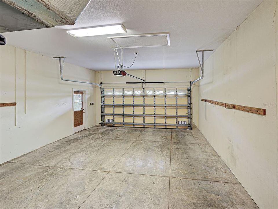 Active With Contract: $290,000 (3 beds, 2 baths, 1633 Square Feet)