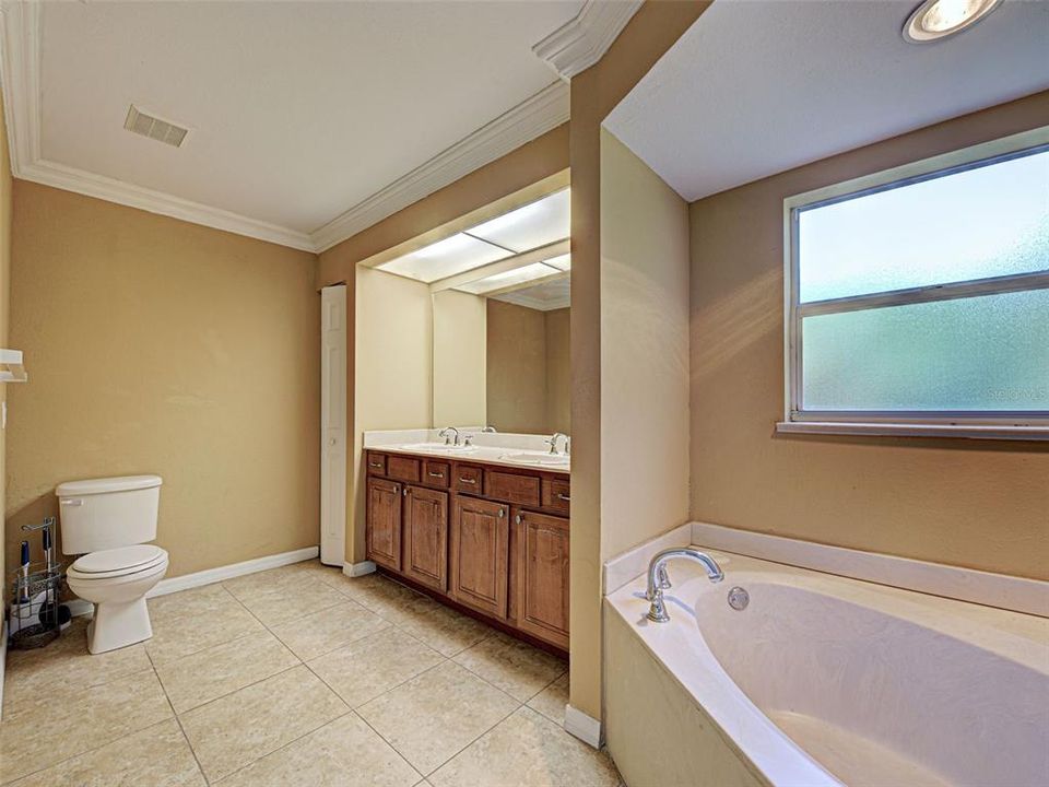 Active With Contract: $290,000 (3 beds, 2 baths, 1633 Square Feet)