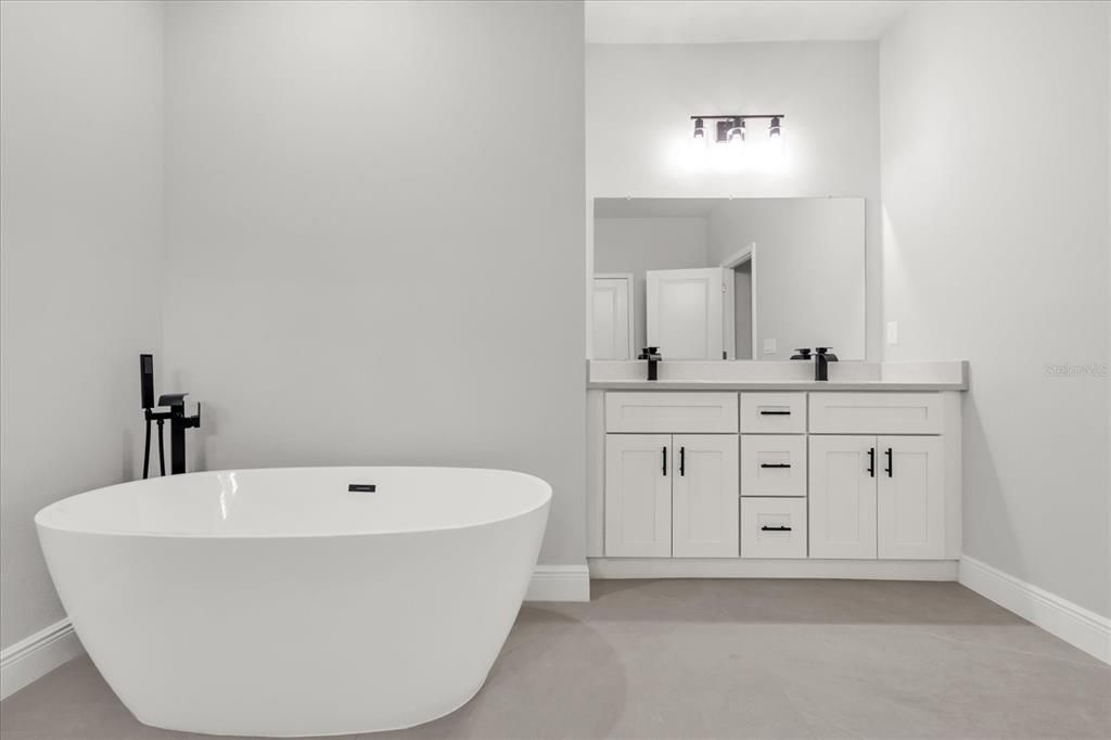 For Sale: $300,000 (4 beds, 3 baths, 1865 Square Feet)