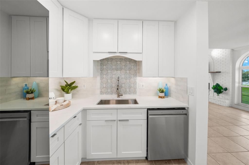 待售: $2,000,000 (5 贝兹, 4 浴室, 2760 平方英尺)