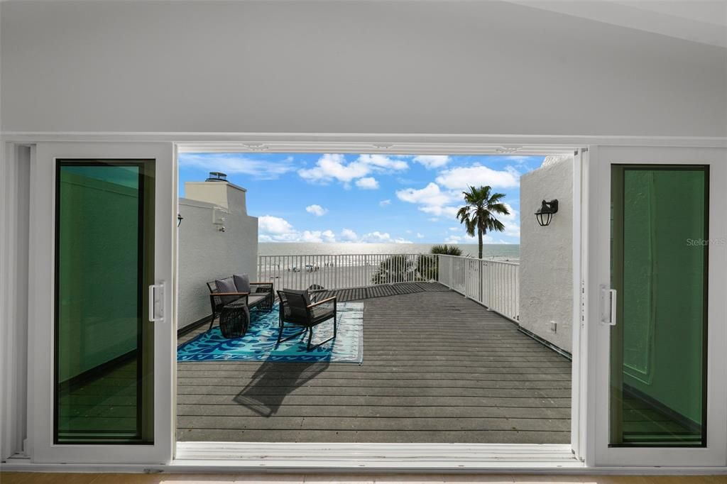 待售: $2,000,000 (5 贝兹, 4 浴室, 2760 平方英尺)