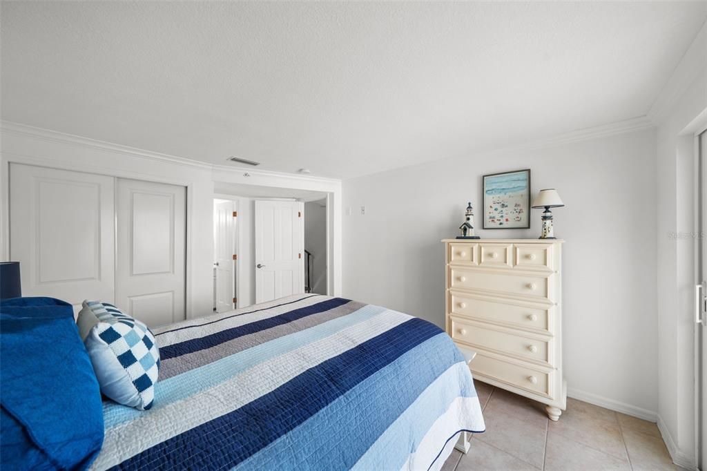 待售: $2,000,000 (5 贝兹, 4 浴室, 2760 平方英尺)