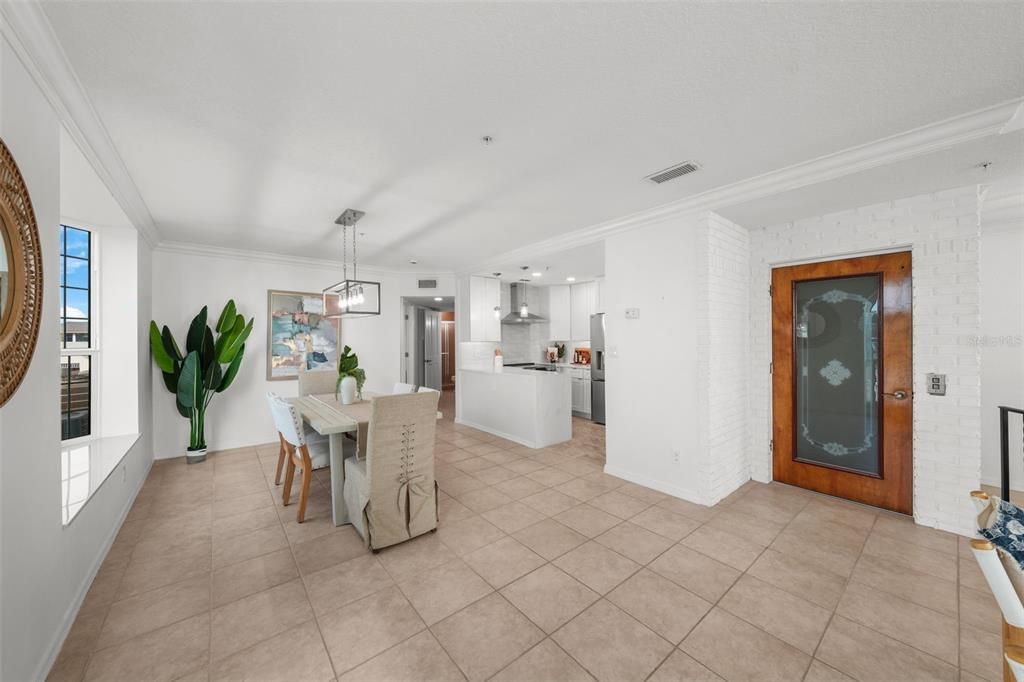 待售: $2,000,000 (5 贝兹, 4 浴室, 2760 平方英尺)