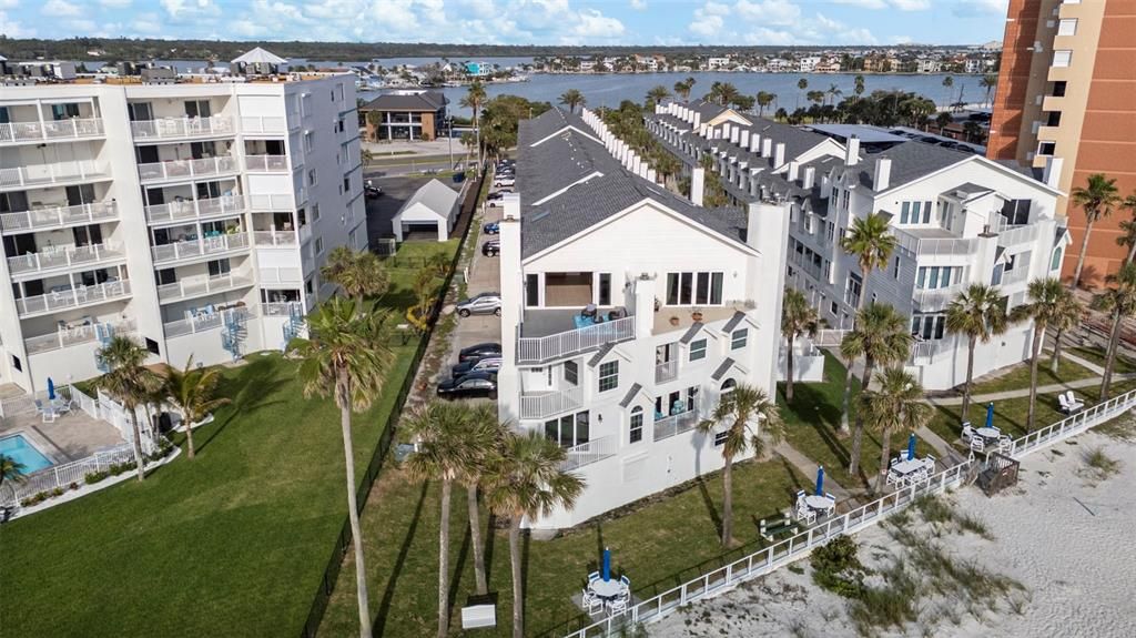 待售: $2,000,000 (5 贝兹, 4 浴室, 2760 平方英尺)