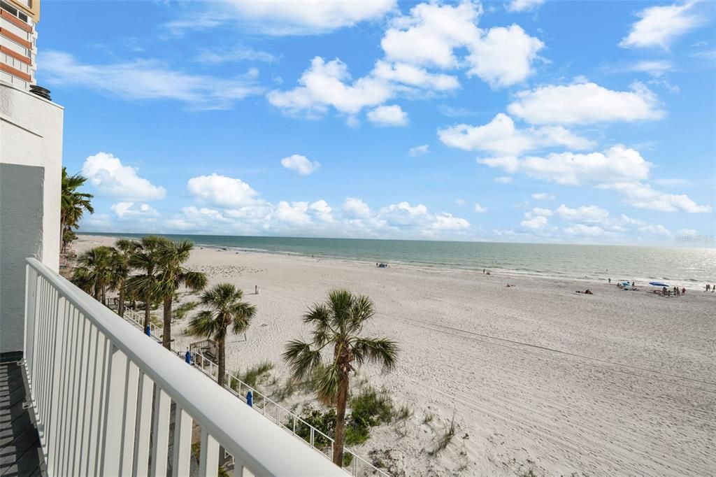 待售: $2,000,000 (5 贝兹, 4 浴室, 2760 平方英尺)