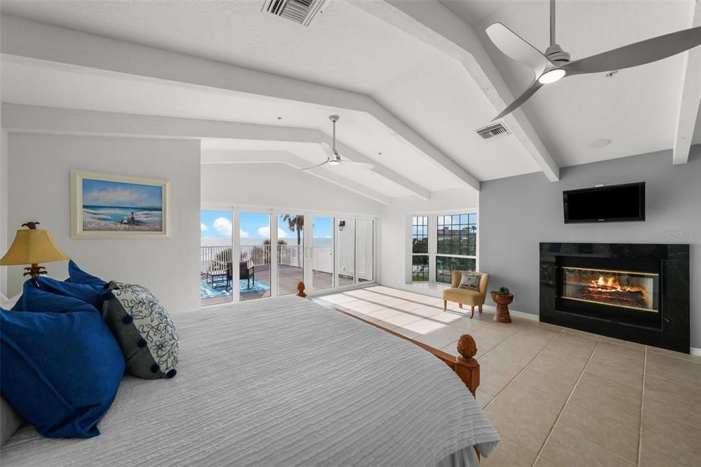 待售: $2,000,000 (5 贝兹, 4 浴室, 2760 平方英尺)