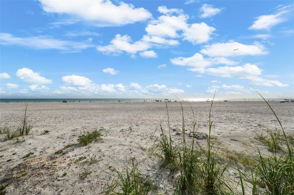 待售: $2,000,000 (5 贝兹, 4 浴室, 2760 平方英尺)