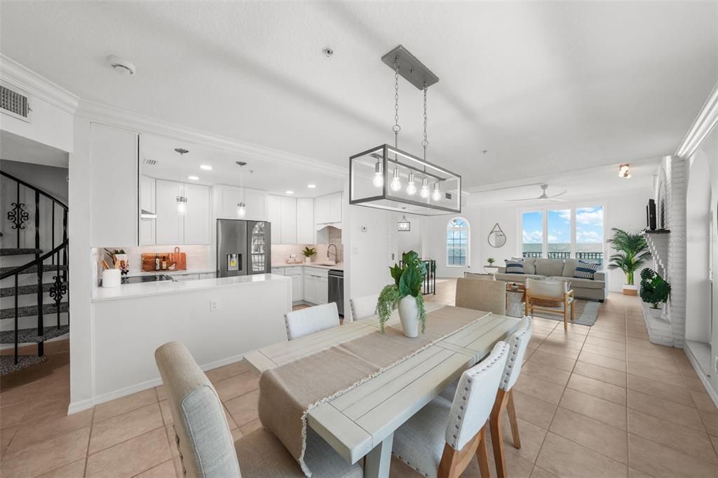 待售: $2,000,000 (5 贝兹, 4 浴室, 2760 平方英尺)